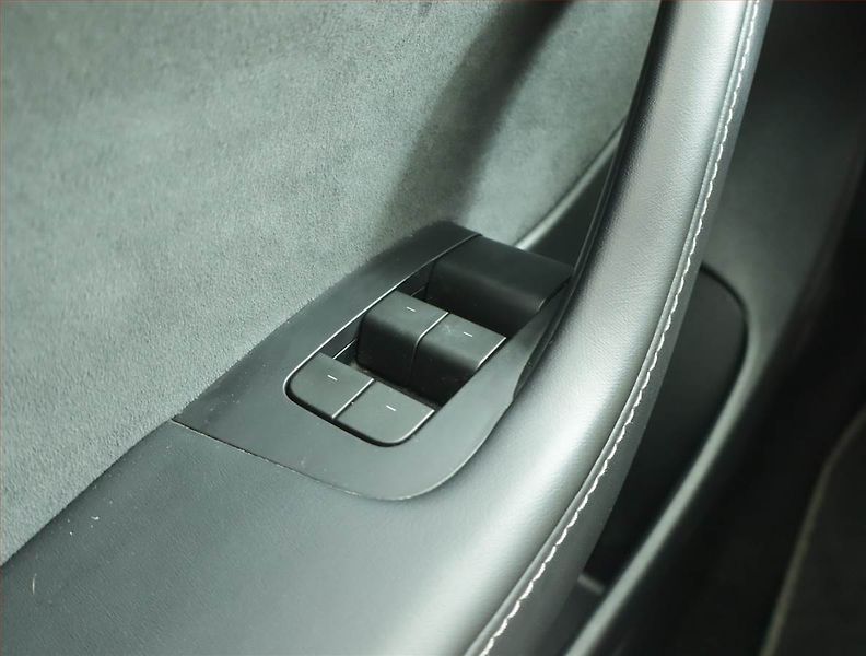 Tesla Model 3 (2023) Long Range RWD 79kWh, SoH 91% - fotka 16 z 21