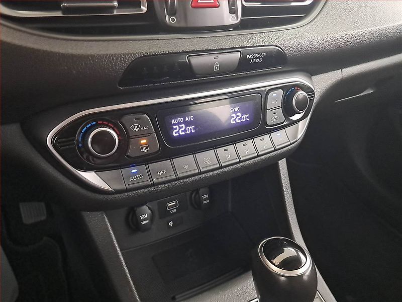 Hyundai i30 (2021) 1.6 CRDi MHEV, Automat - fotka 13 z 19