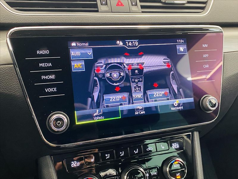 Škoda Superb 2,0 TDI 147kW DSG Style Plus - fotka 15 z 27