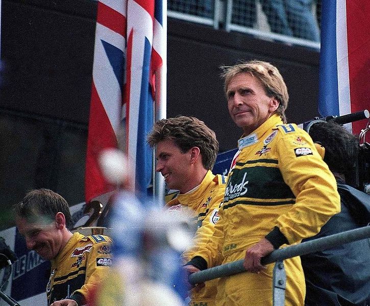 Legendární závodník Derek Bell se v roce 1977 představil s Jaguarem XJ12 C při Grand Prix Brna.
