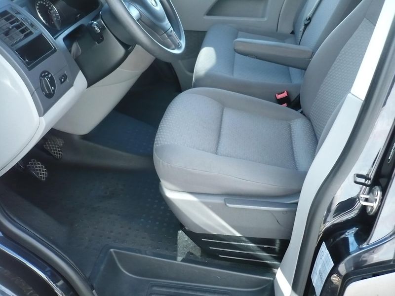 Volkswagen Transporter 2.0TDI DPH 3/9Míst Osobní - fotka 13 z 25