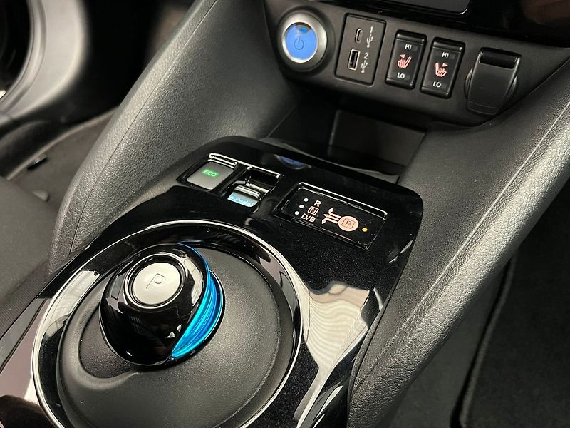 Nissan Leaf N-Connecta, 110 kW, 40kWh - fotka 22 z 72