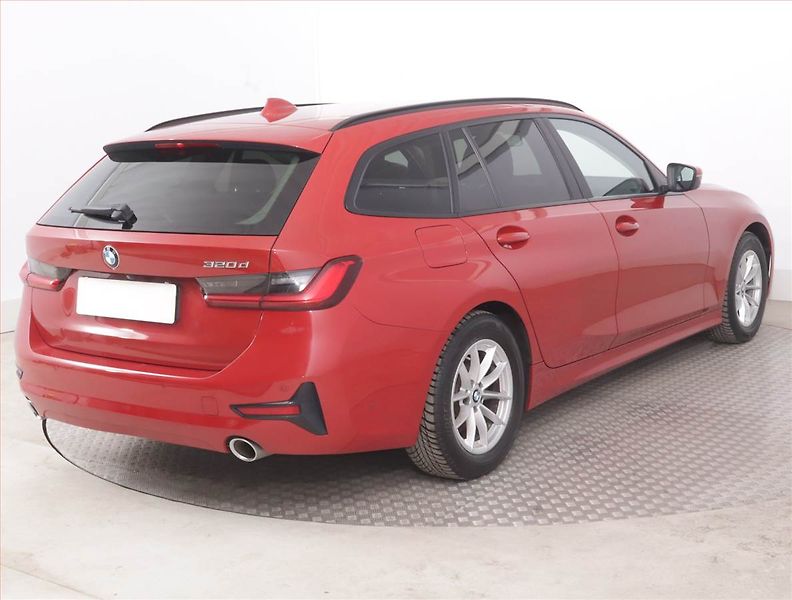 BMW Řada 3 (2019) Advantage 320 d - fotka 5 z 17