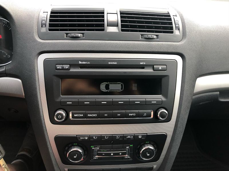 Škoda Octavia Combi 1.6 TDi Elegance - fotka 20 z 28
