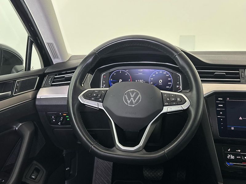 Volkswagen Passat Elegance DSG - fotka 18 z 30