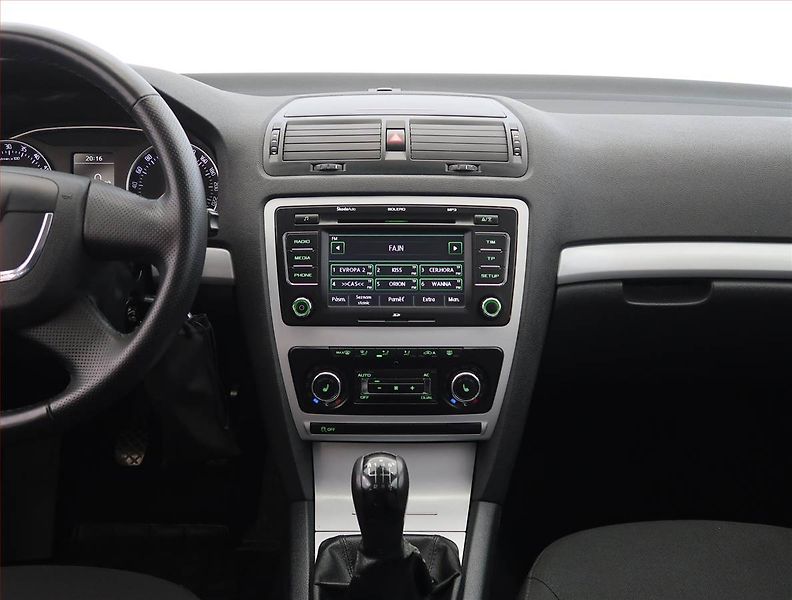 Škoda Octavia (2010) 2.0 TDI, Serv.kniha, Xenony - fotka 12 z 19