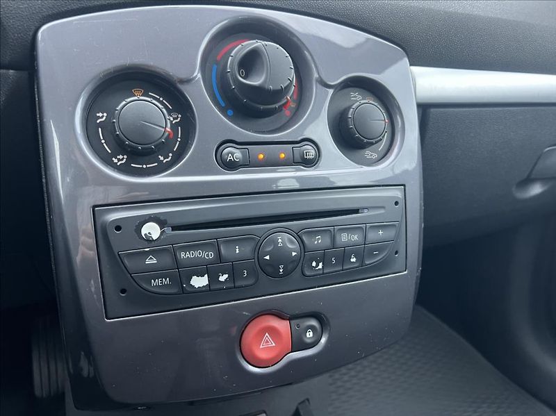 Renault Clio 1,5 DCi,2x Sada kol,Klima - fotka 16 z 16