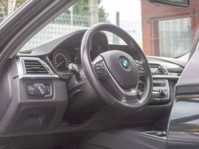 BMW Řada 3 (2017) 325D 165KW NAVI – LED - fotka 13 z 48