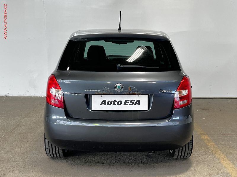 Škoda Fabia (2011) 1.2 TSi, ČR, AC, STK1/28 - fotka 5 z 13