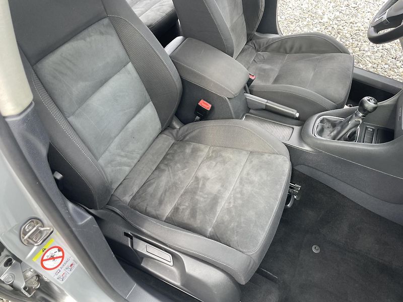 Volkswagen Golf 1.6TDi 105PS  6 HIGHLINE TOP!! - fotka 147 z 176