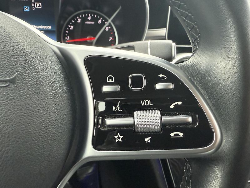 Mercedes-Benz Třídy C (2018) C 300T ser.knížka Webasto - fotka 27 z 28