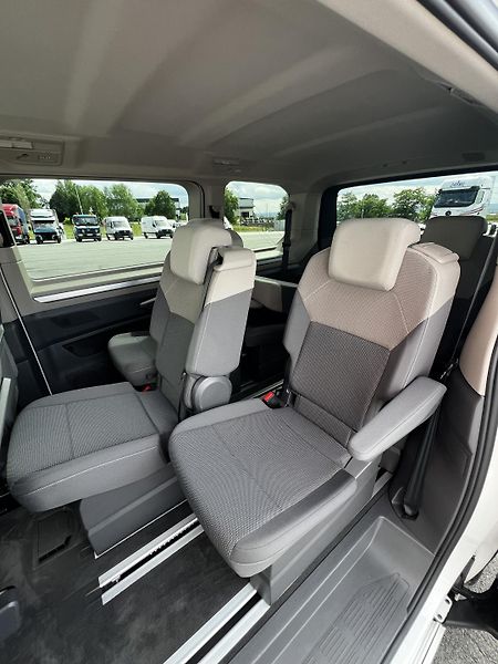 Volkswagen Multivan 2.0TDI DSG 110kW 7-Míst TZ DPH - fotka 21 z 25