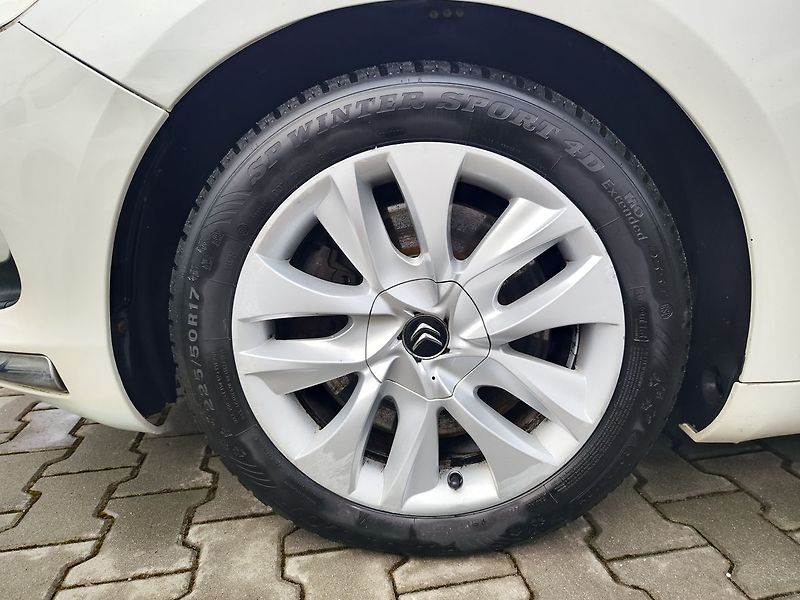 Citroën DS5 2.0 HDI/120kW hybrid4 Panorama - fotka 31 z 32