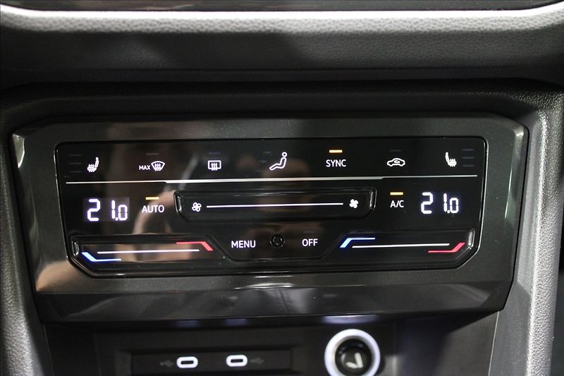 Volkswagen Tiguan 1,5 TSI Active 1.majitel - fotka 26 z 33