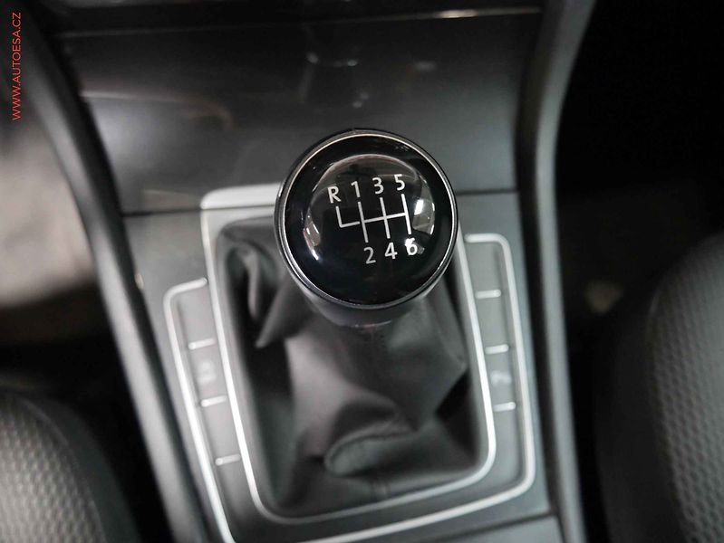 Volkswagen Golf (2019) 1.0 TSi, Comfortline, TZ - fotka 21 z 23