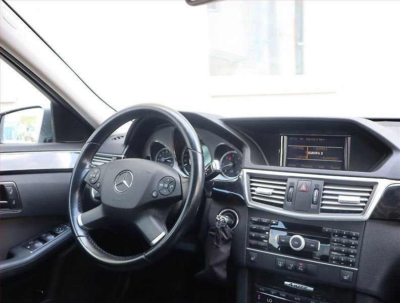 Mercedes-Benz Třídy E (2011) Avantgarde E 350 CDI 4MATIC - fotka 7 z 17