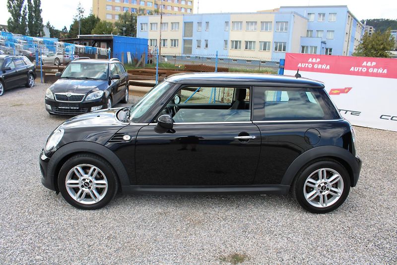 Mini Cooper (2013) 1,6D REZERVACE - fotka 4 z 15