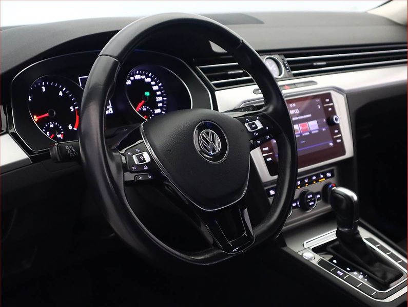 Volkswagen Passat (2018) Comfortline 2.0 TDI, Automat - fotka 17 z 18