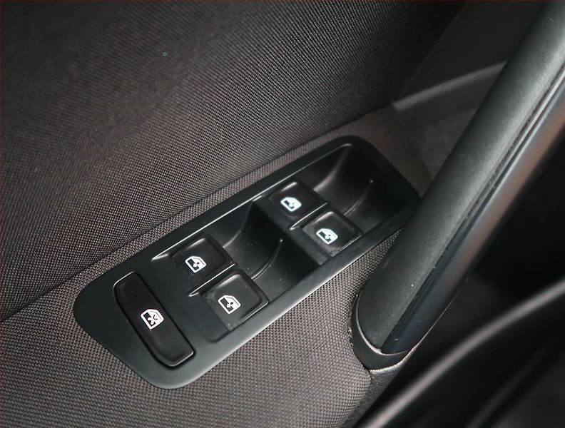 Volkswagen Golf (2016) 1.6 TDI, Xenony, Tempomat - fotka 14 z 14