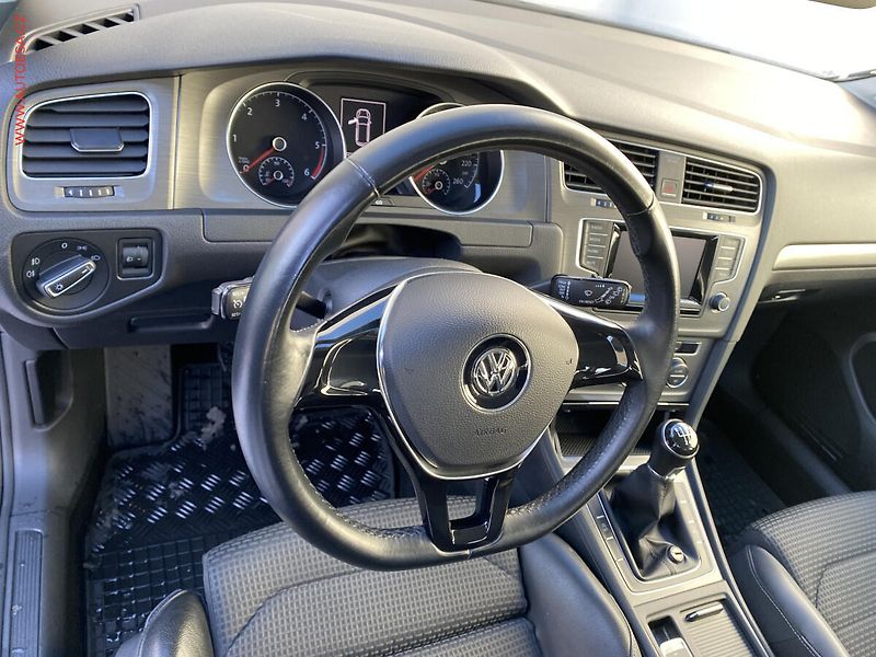 Volkswagen Golf (2014) 1.6TDi, Comfortline, zmk. - fotka 13 z 19