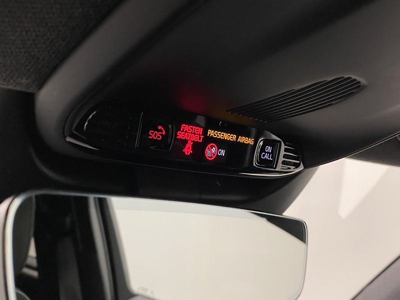 Volvo XC40 D4 AWD R-DESIGN AUT CZ - fotka 28 z 43
