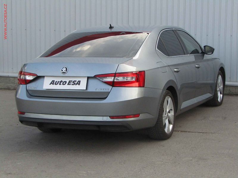 Škoda Superb (2016) 1.6 TDi, Ambition, DSG, navi - fotka 4 z 21