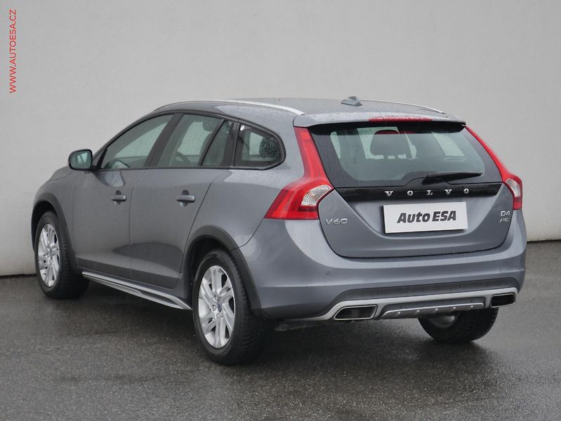Volvo V60 (2016) 2.4 D4 4x4, ČR, Cross - fotka 6 z 23