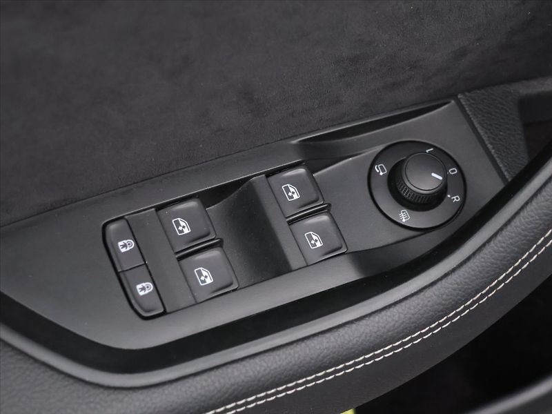 Škoda Superb 2.0 TDI 147kW DSG CZ Sportline - fotka 14 z 32
