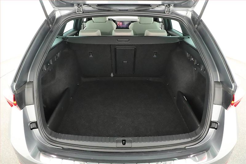 Škoda Octavia (2023) Style 2.0 TDI, ČR,1.maj - fotka 10 z 21