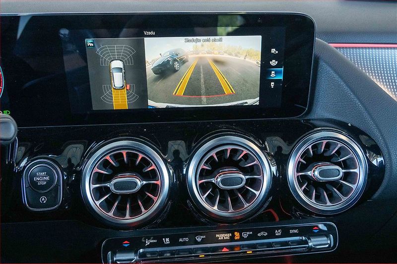 Mercedes-Benz GLA (2020) 200 d 4MATIC - fotka 16 z 22