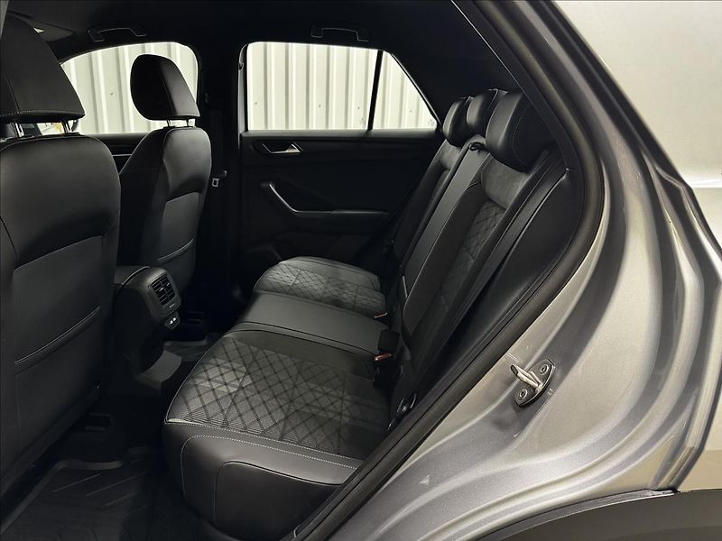 Volkswagen T-Roc R-LINE ACC NEZ-TOP 2XALU DPH - fotka 35 z 46