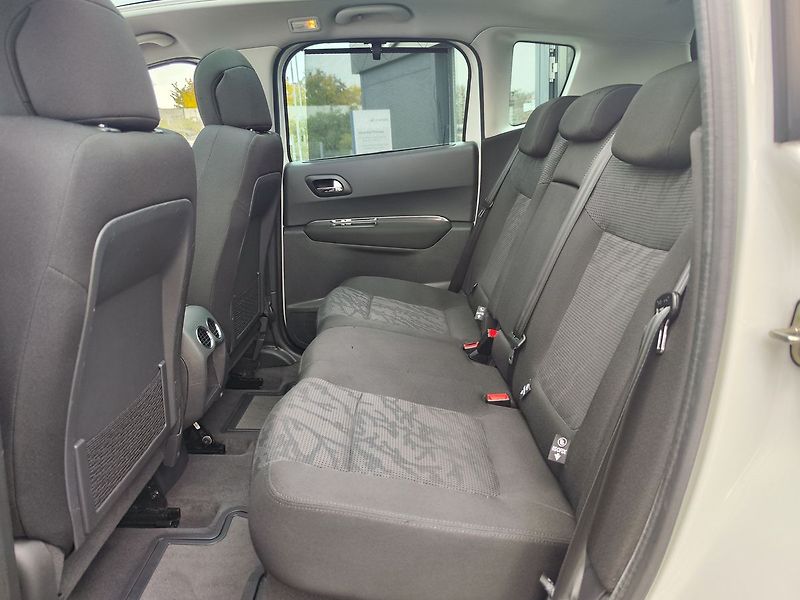 Peugeot 3008 2.0 HDI/110kW Premium - fotka 13 z 32