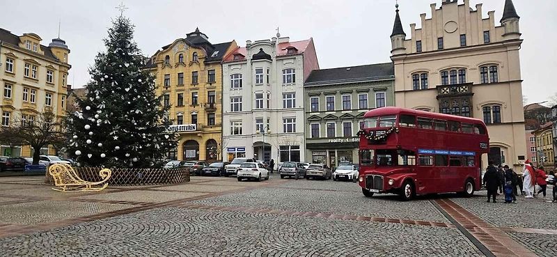Praha má hned několik vánočních tramvají.