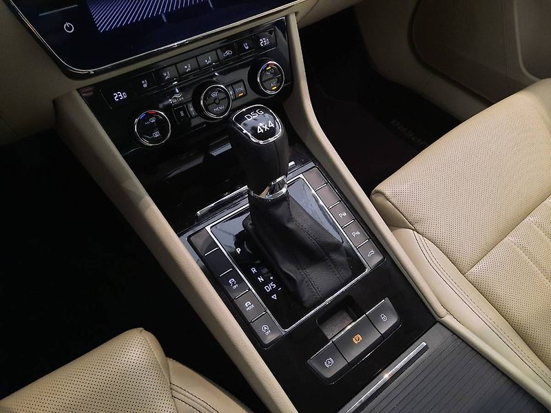 Škoda Superb (2020) Laurin&Klement 2.0 TSI 4x4 (20 - fotka 13 z 30