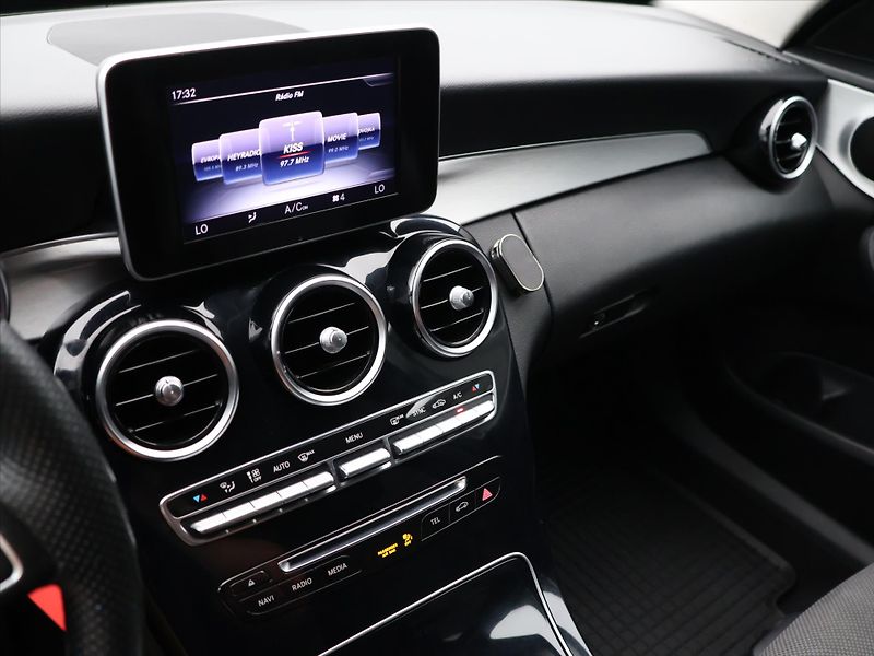 Mercedes-Benz Třídy C 1,6 BlueTec 100kW - fotka 24 z 36