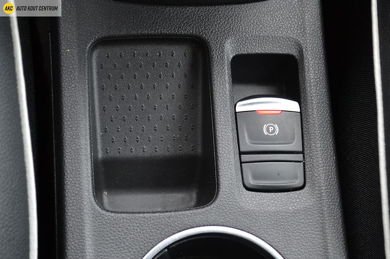Renault Captur Intens E-TECH HYBRID 145 - fotka 21 z 45