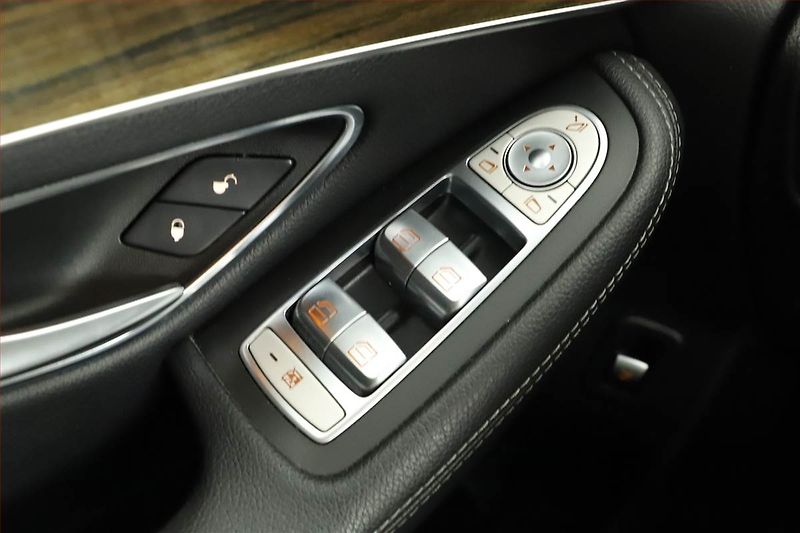Mercedes-Benz GLC (2015) 220 d 4MATIC, 4X4 - fotka 10 z 20