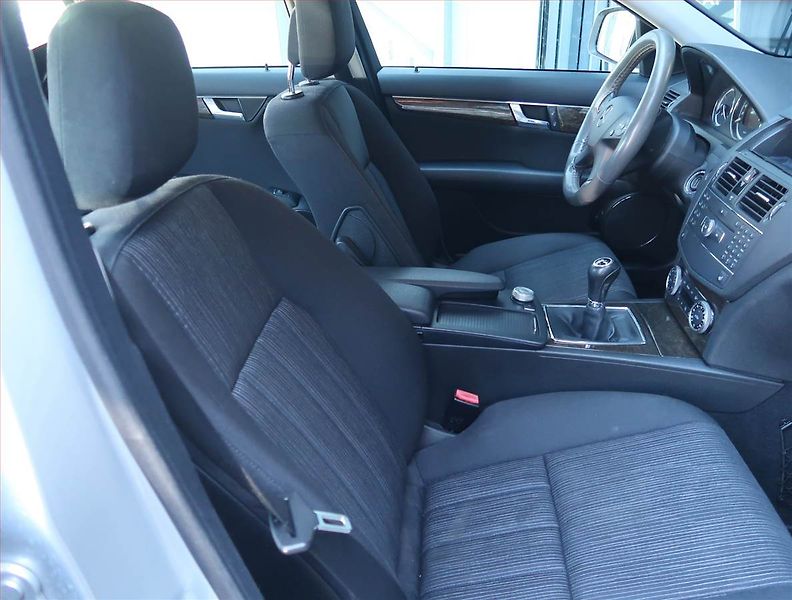 Mercedes-Benz Třídy C (2007) C 220 CDI, Vyhř. sedaček - fotka 9 z 15