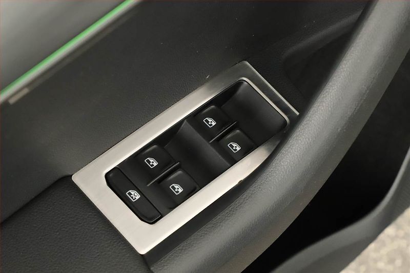 Škoda Octavia (2017) 1.6 TDI, Navi, Tempomat - fotka 11 z 14