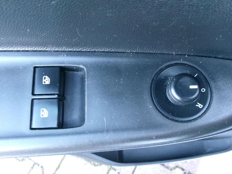 Opel Karl (2016) 1,0L KLIMA TEMP 9x AIRB - fotka 21 z 27