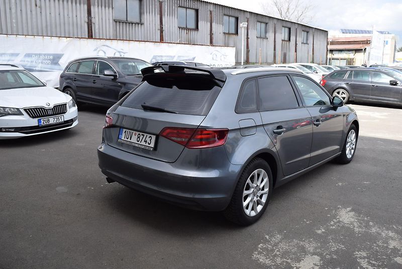 Audi A3 (2014) 1.2TSI 77kw AMBIENTE NAVI VÝHŘ - fotka 8 z 45