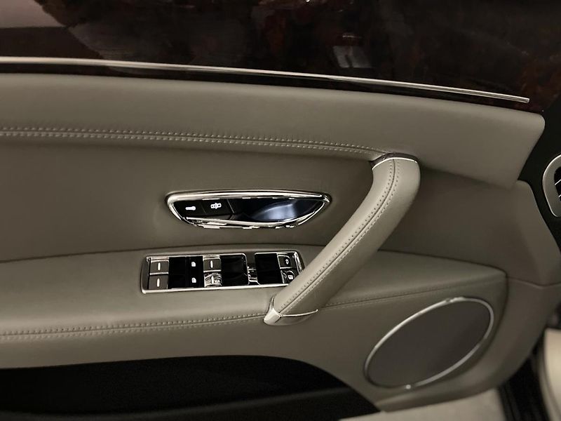 Bentley Flying Spur (2016) 6.0 625 PS  W12 - fotka 59 z 81