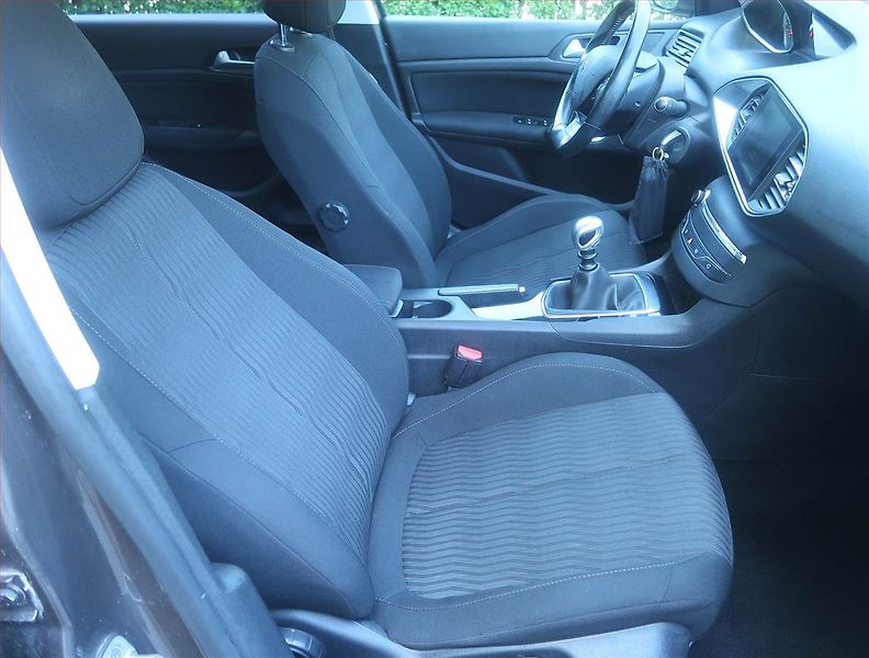 Peugeot 308 (2014) Style 1.6 BlueHDi, Serv.kniha - fotka 9 z 14