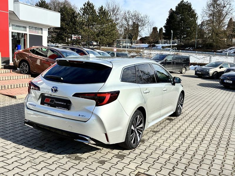 Toyota Corolla 1.8 Hybrid Style - fotka 5 z 25