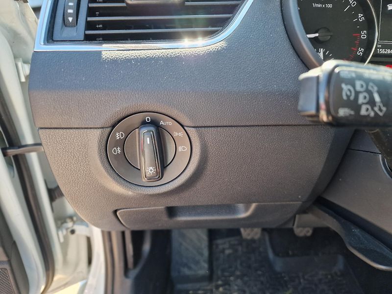 Škoda Octavia 1,6TDI 81KW JOY NAVI - fotka 16 z 19
