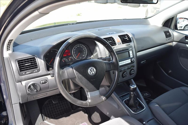 Volkswagen Golf 1,9 TDI 77KW 4X4 PO ROZVODECH - fotka 16 z 46