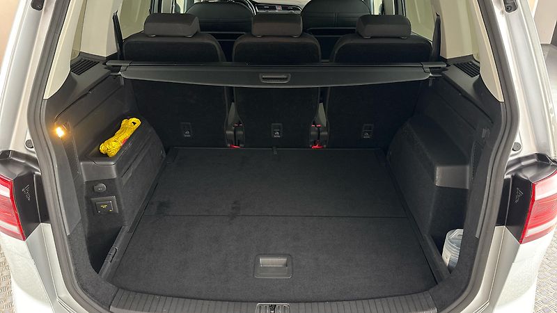 Volkswagen Touran 2.0 TDI DSG Highline - fotka 17 z 26