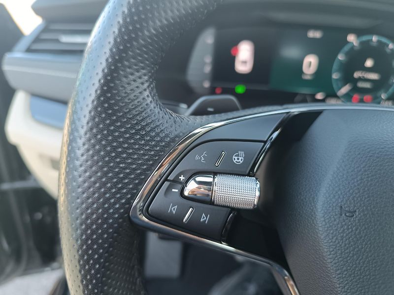 Škoda Octavia (2021) 2,0TSI DSG STYLE 4x4 | ZÁRUKA - fotka 19 z 26