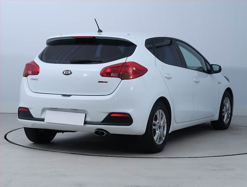 Kia Ceed (2015) 1.4 CVVT, Serv.kniha, Tempomat - fotka 5 z 18