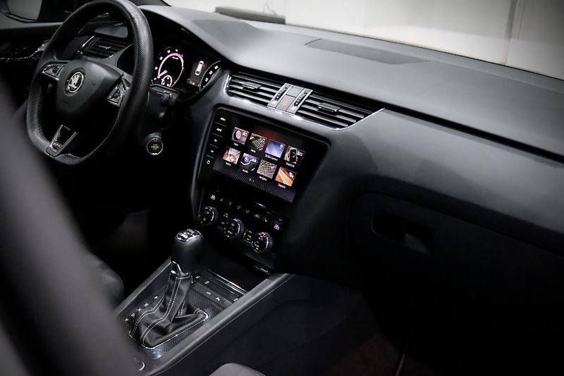 Škoda Octavia 3 FL 2.0 TSI 180 kW DSG RS - fotka 13 z 43